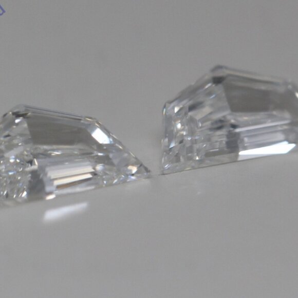 A Pair Of Shield Step Natural Loose Diamonds (0.47 Ct I Vs1) C52000038 - Picture 4 of 4